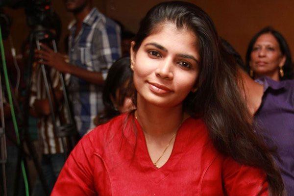 singer chinmayi comments on tamil actor satish..