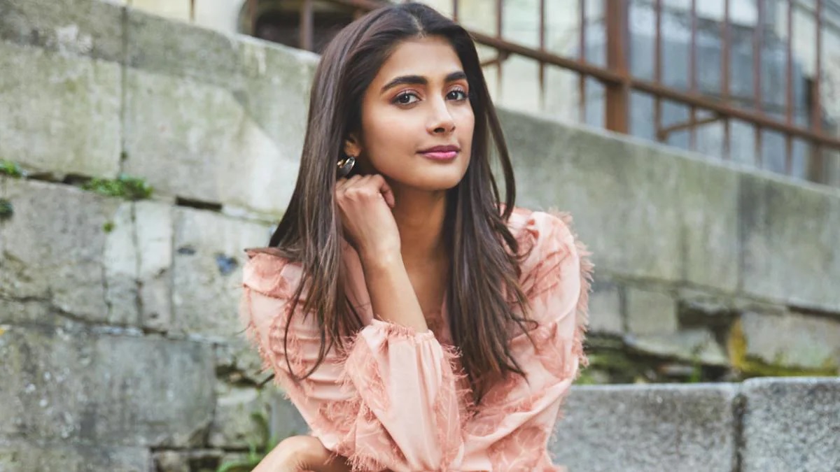 did pooja hegde failed again in bollywood..