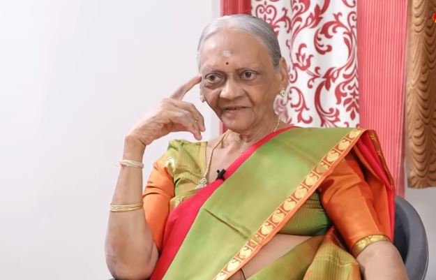 senior actor jhansi is having problems..