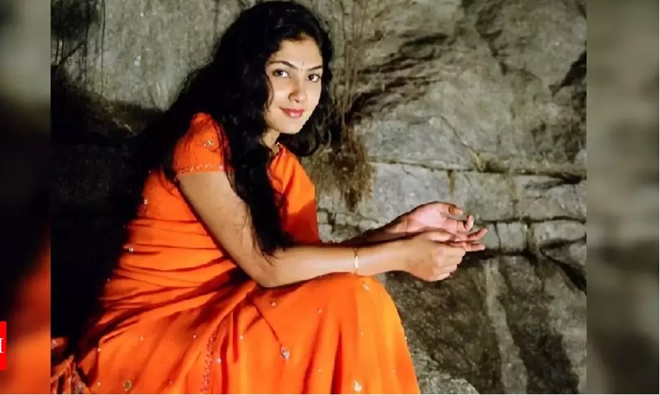 heroine kamalini mukherjee latest photos..!!