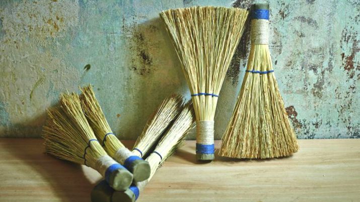how to use broom for wealth..