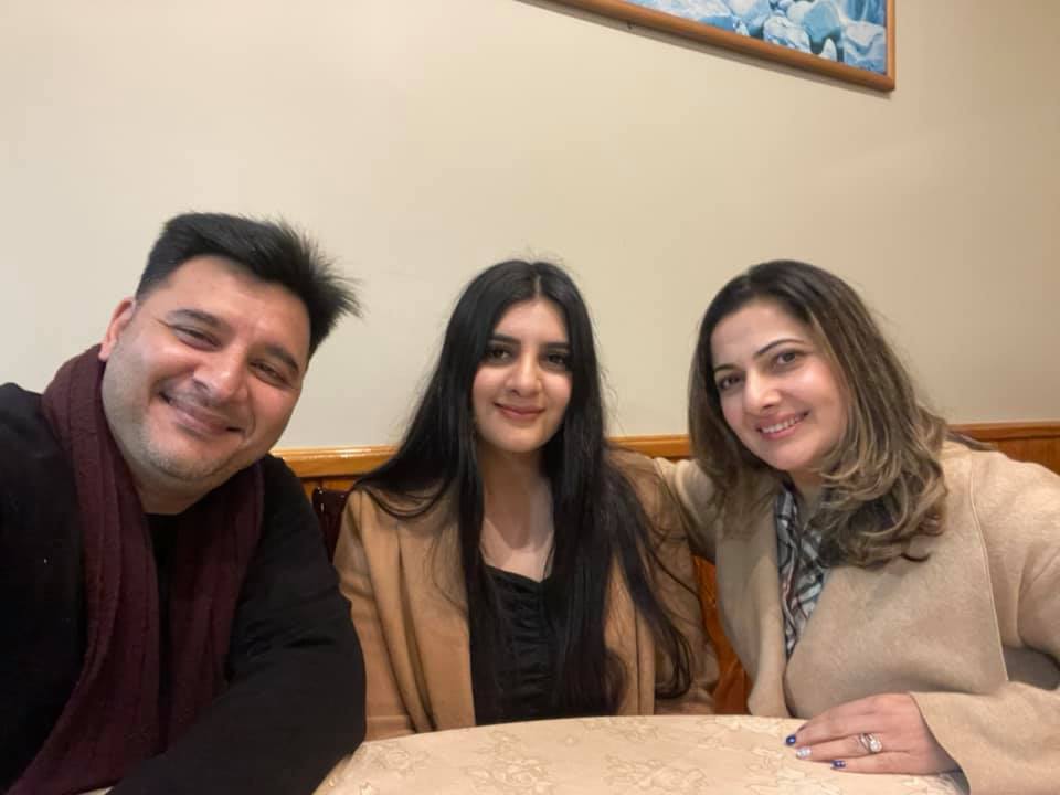 know about actor abbas family..!!