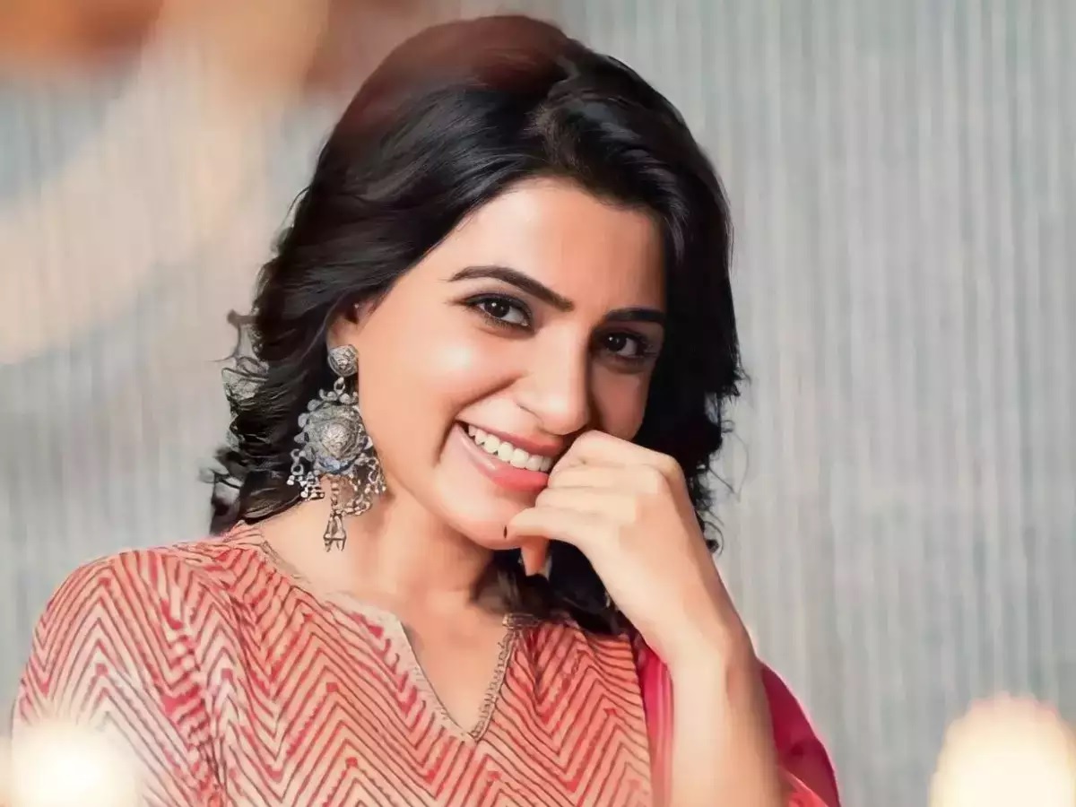 samantha appears at mumbai airport..!!