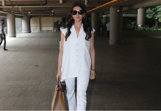 samantha appears at mumbai airport..!!