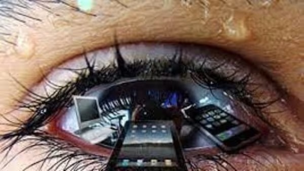 hyderabad women loses her vision due to smart phone vision syndrome..