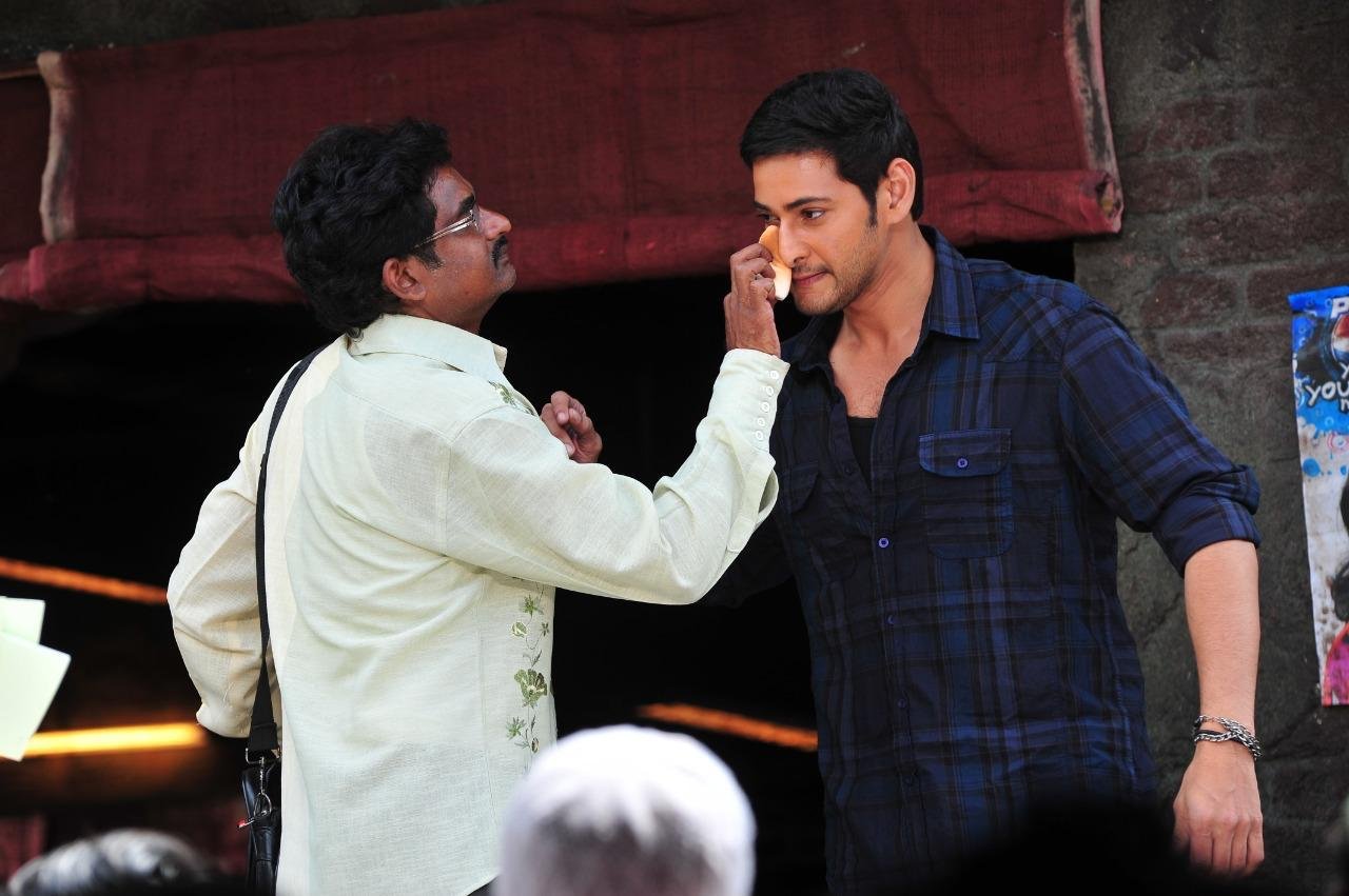 namrata went to mahesh's personal make up man's hpuse to console..