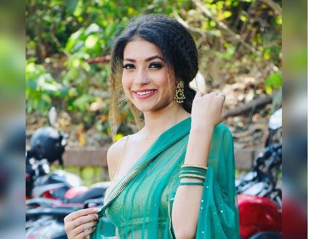 who this dancer in ranjithame song..