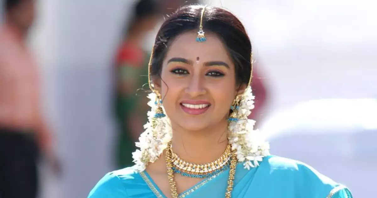 laya-revealed-about-her-job-and-salary-usa-2