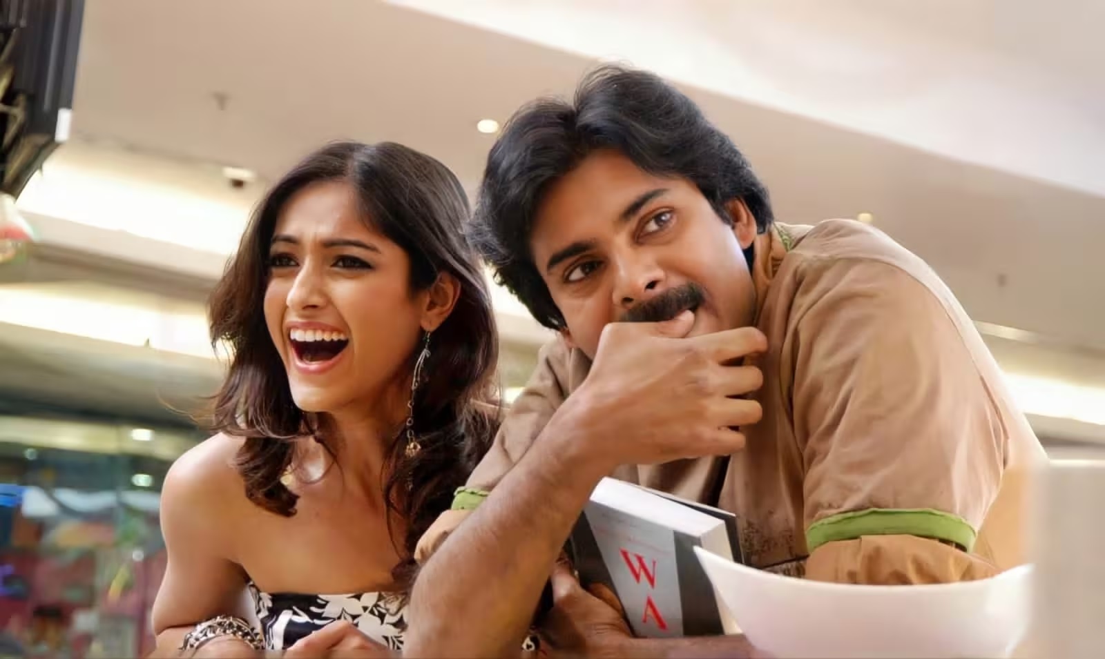age gap between pavan kalyan and his heroines..!!