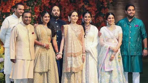 shloka mehta got the the world's costliest diamond neck piece..!