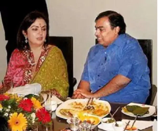 know the salaries of ambani's workers..!!