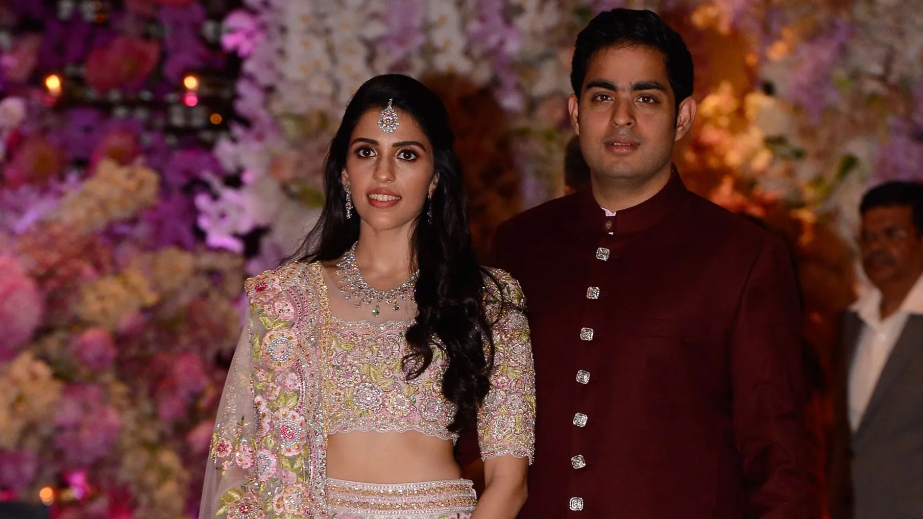 shloka mehta got the the world's costliest diamond neck piece..!