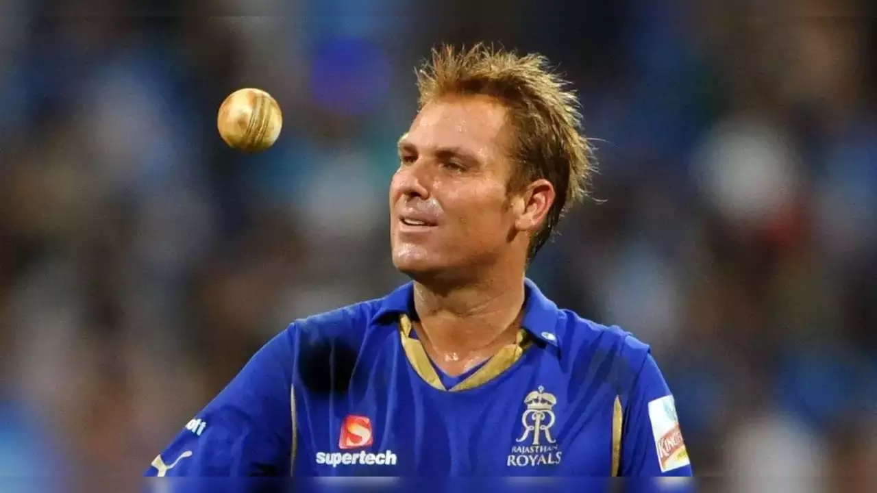 how dhoni and shane warne helps their team to get ipl trophies..