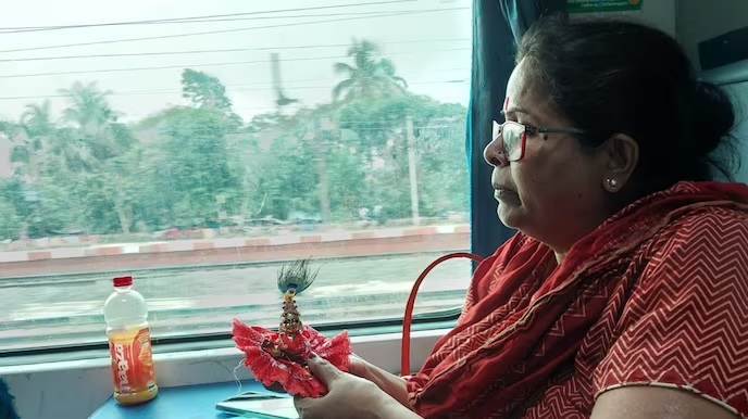 the women who is lucky to not boarding in coramandal express..