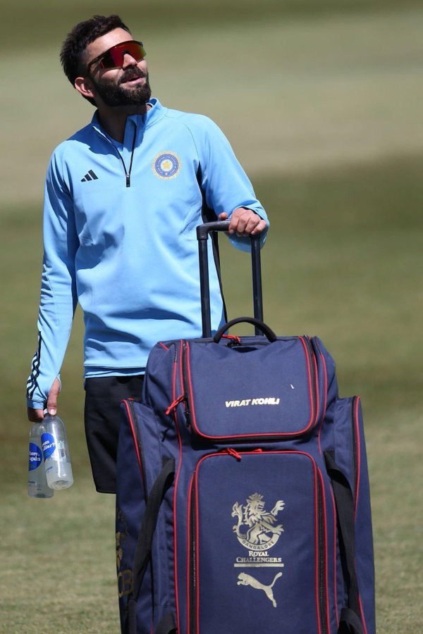 when virat kohli forgot change RCB bag to WTC..