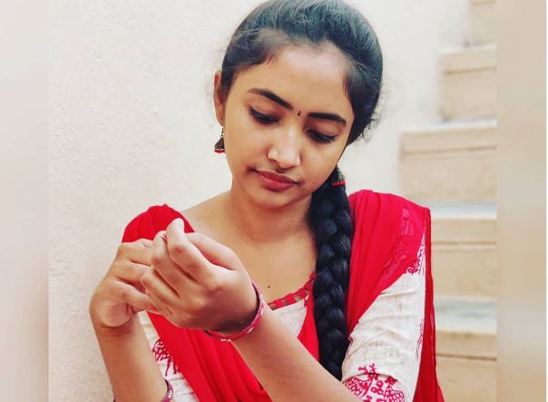 who is the girl in aadipurush pre release evnet looks like anupama parameshwaran..